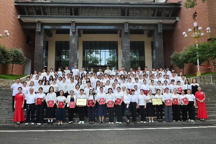 吉首大学医学院庆祝中国共产党成立104周年暨2025年“七一”表彰大会顺利举行