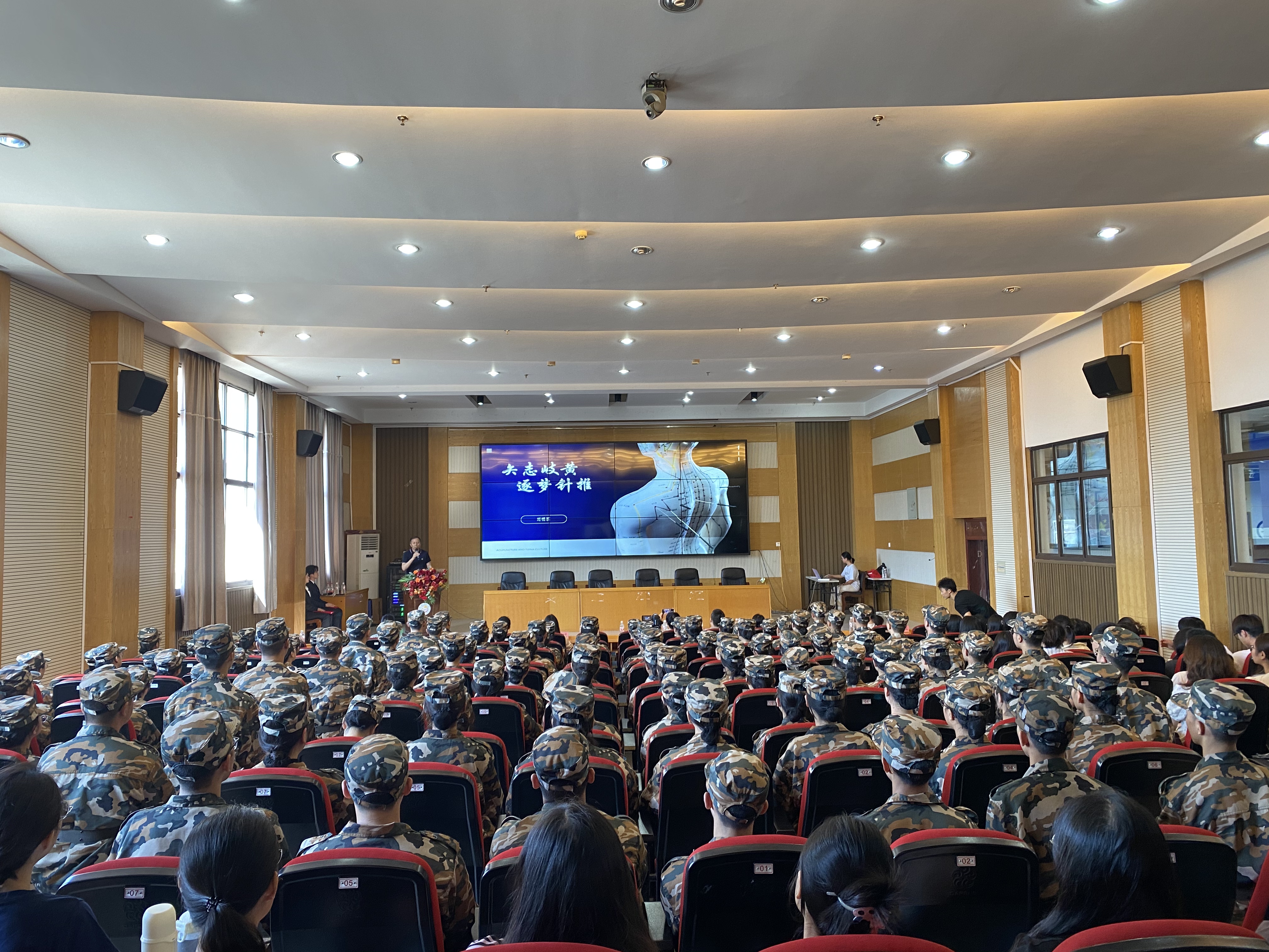 长春中医药大学刘明军教授应邀来我校讲学