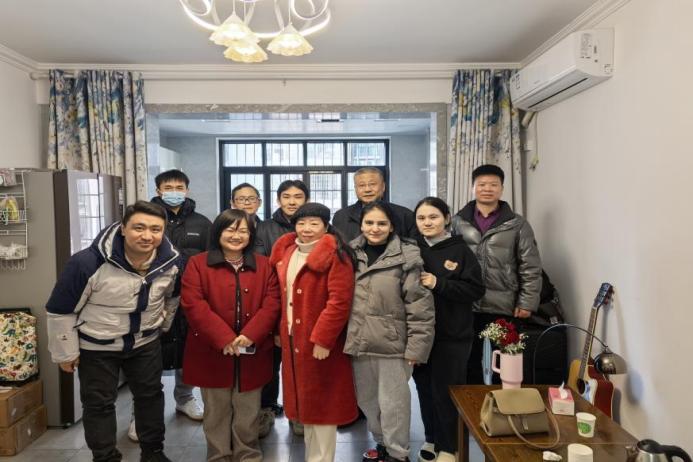寒冬送暖，情系边疆学子！学院领导慰问寒假实习新疆籍学生
