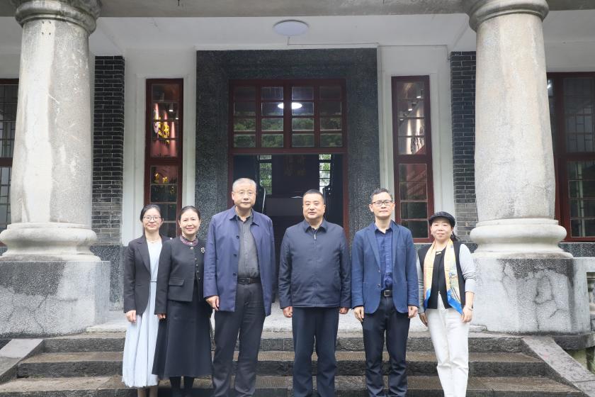 怀化市中心医院赴吉首大学医学院参加访谈交流会